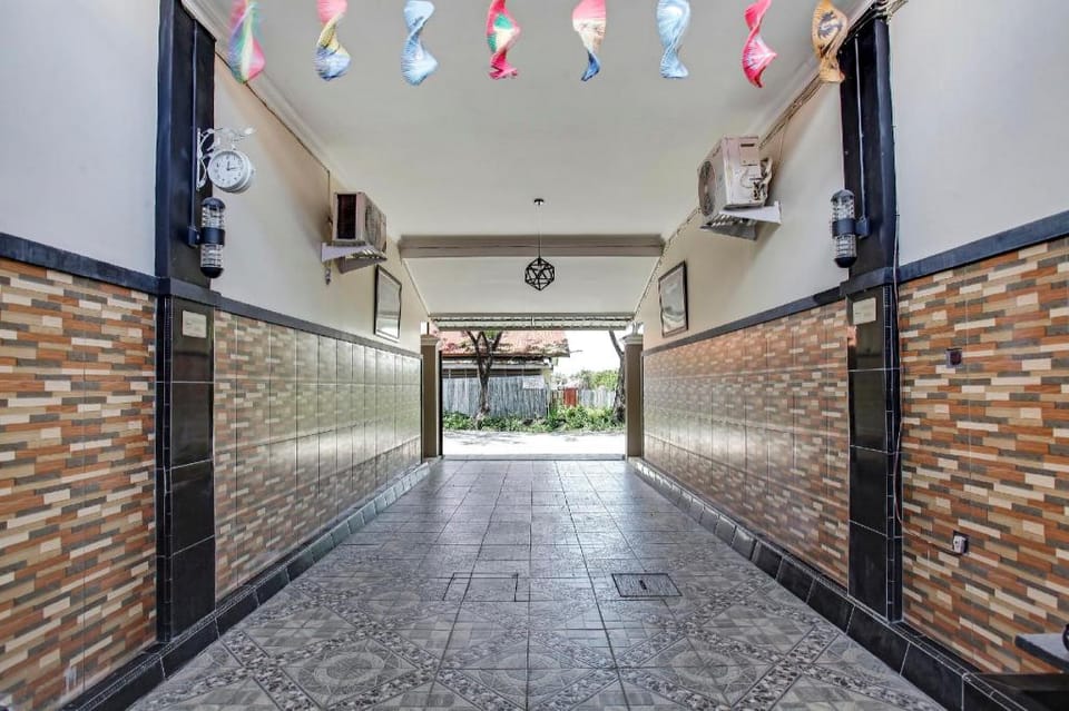 OYO 90968 Graha Family Guest House Hotel in Indonesia