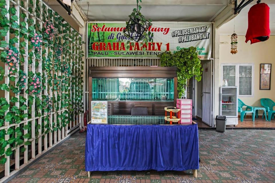 OYO 90968 Graha Family Guest House Hotel in Indonesia