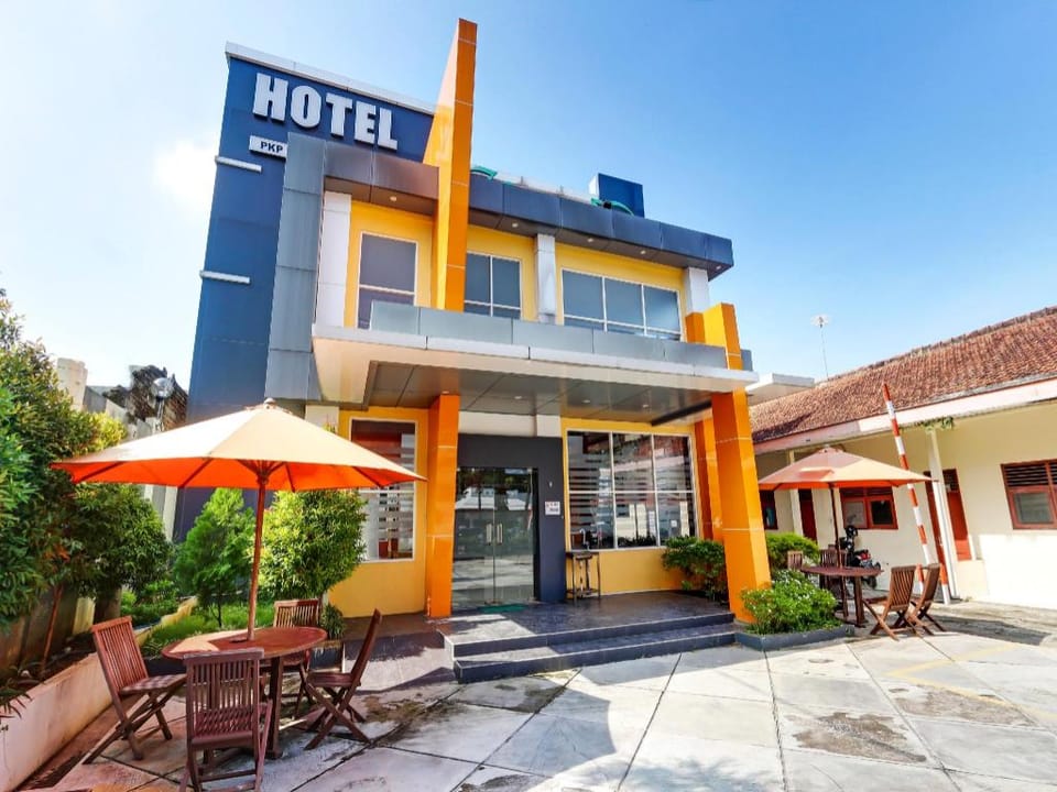 OYO 90973 Hotel Karunia Pkpri Grobogan Hotel in Indonesia