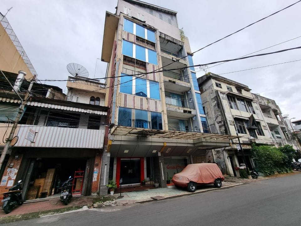 OYO 90952 Hotel Grand Sirao Hotel in Indonesia