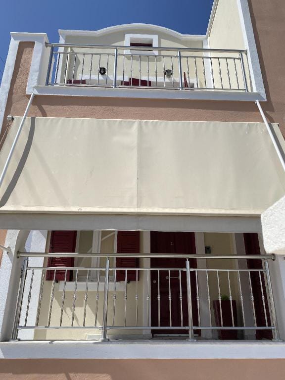 Melas 2 Apartment in Thera