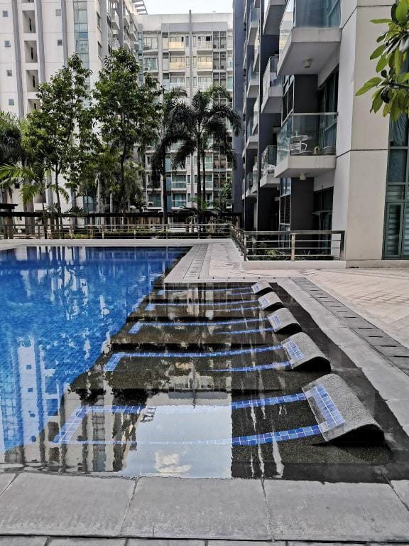 Two Palm Tree Villas Newport City Room 3 Apartment in Pasay