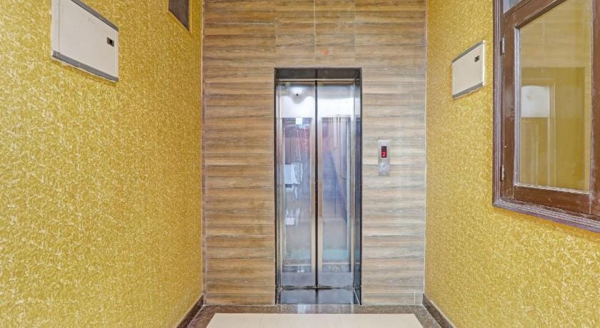 Capital O Townhouse Govinda Royal Hotel in Uttar Pradesh
