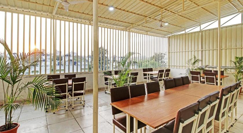 Treebo Krishna Regency ISBT Bus Stop Hotel in India