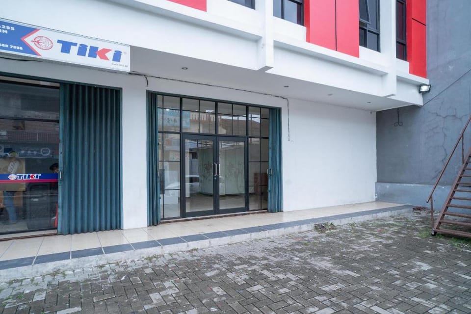 RedDoorz near Stasiun Tangerang Hotel in West Java