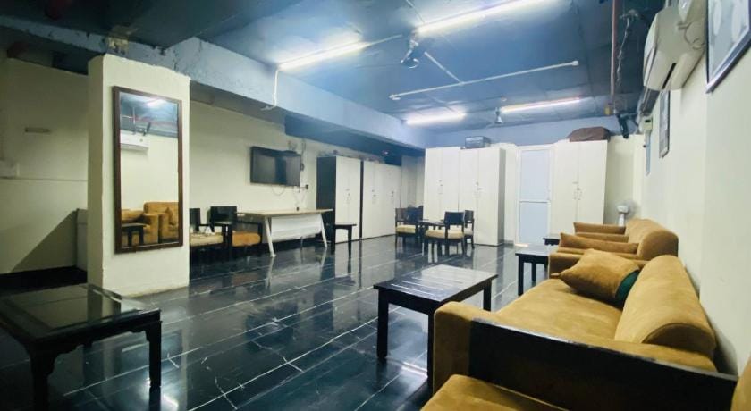 Abuzz Oxfordcaps CCC Zirakpur Hostel in Punjab, India