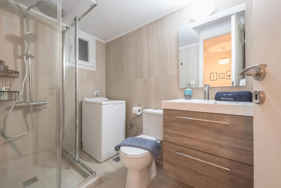 Easy Living Suite by Cloudkeys Apartment in Athens