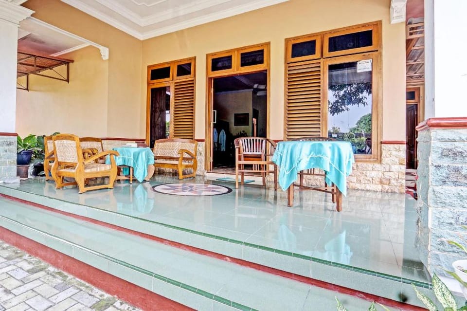 SPOT ON 91054 Desa Wisata Budaya Kebondalem Kidul Hotel in Indonesia
