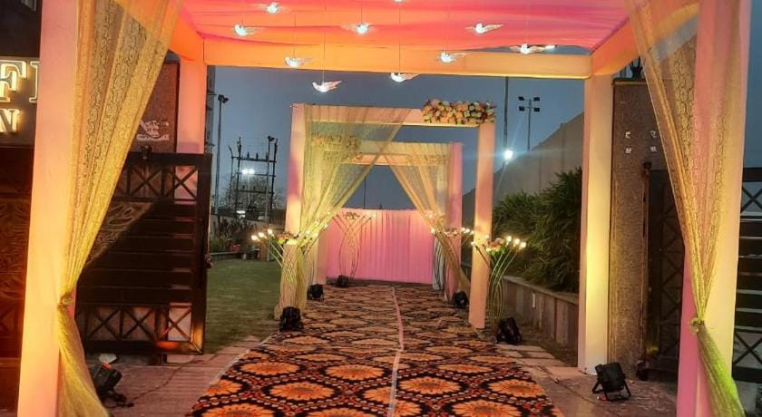 ROYAL CLIFF HOTEL & RESORTS Hotel in Maharashtra