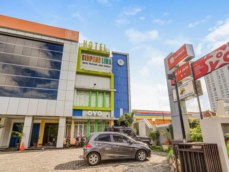 OYO 91036 Hotel Simpang Lima Gkpri Hotel in Indonesia