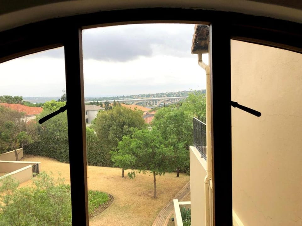 Modern Executive Condo Apartment in Sandton