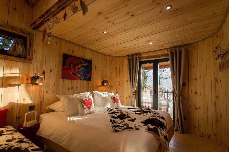 Domaine de l'Authentique Cabanes dans les arbres Vacation rental in Switzerland