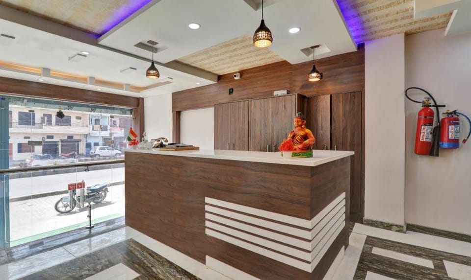 Itsy Hotels Royal Galaxy - 3 Km From Sangam Hotel in Uttar Pradesh