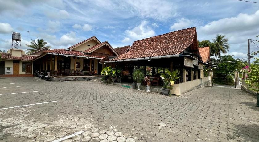 Oku Guest House & Café Hotel in East Java