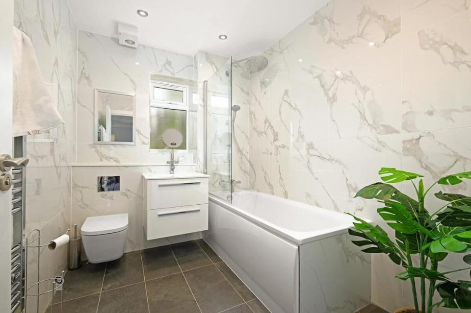 St Martins 2 Bedroom & 2 Bathroom Apt. 1 - Ruislip Apartment in London Borough of Harrow