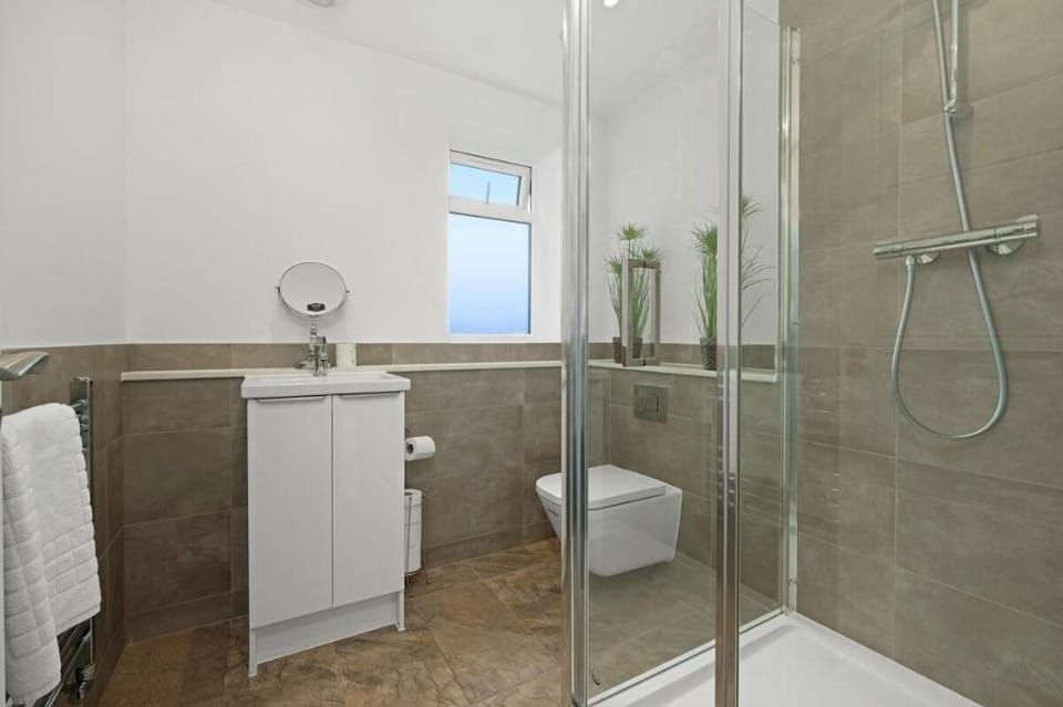 St Martins 2 Bedroom & 2 Bathroom Apt. 2 - Ruislip Apartment in London Borough of Harrow