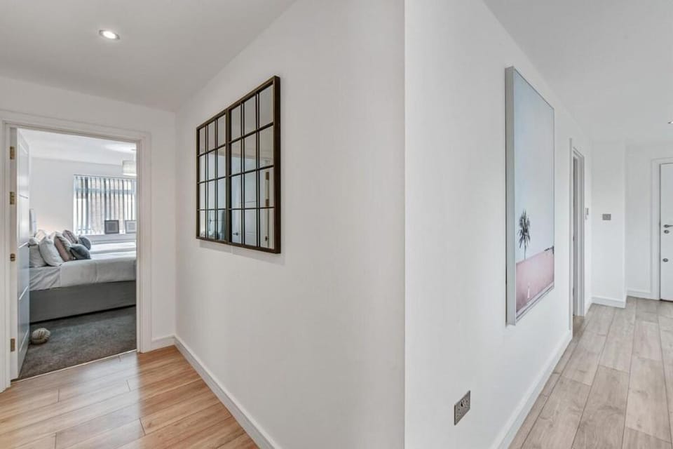 St Martins 2 Bedroom & 2 Bathroom Apt. 5 - Ruislip Vacation rental in London Borough of Harrow