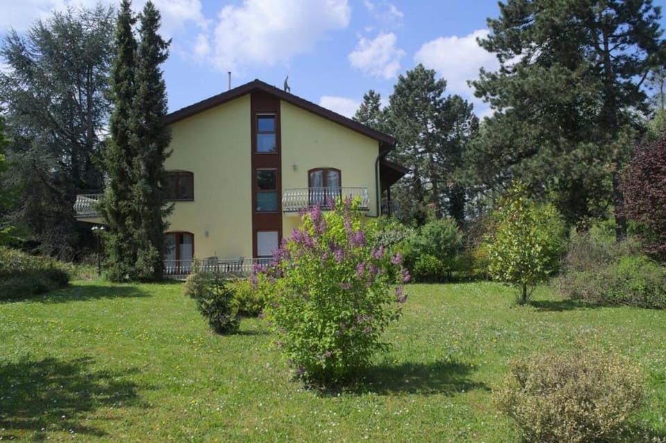 Suite 21* * * * * , Parkblick / ab 7 Nächte Apartment in Baden-Württemberg