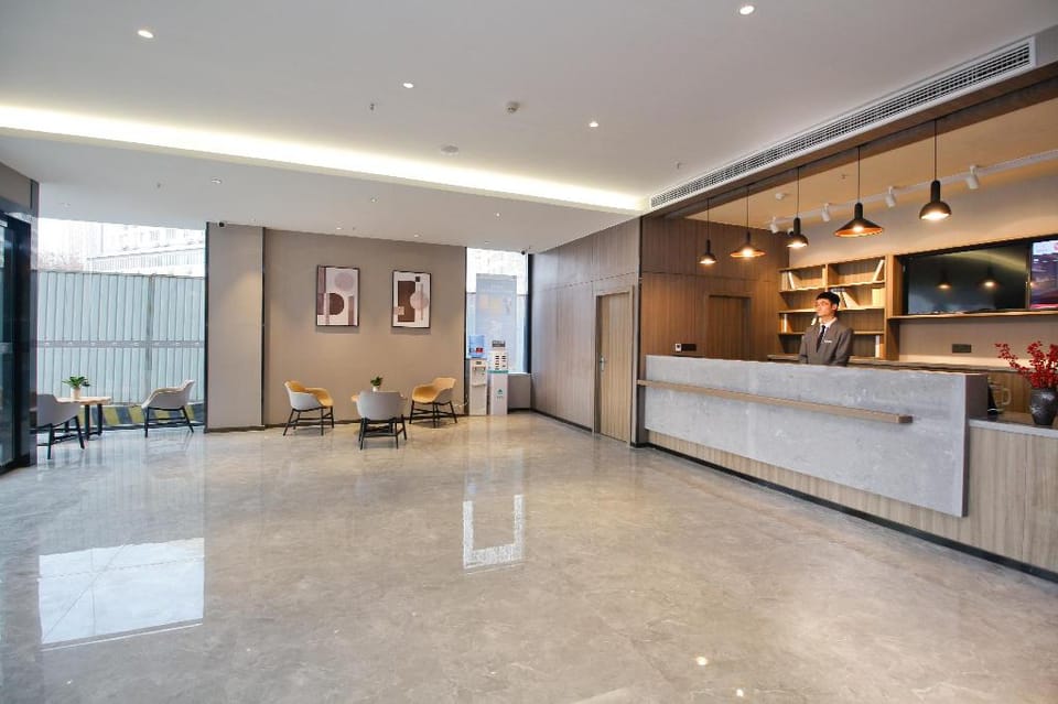 Hanting Hotel Xi'an Bianjiacun Metro Station Hotel in Xian