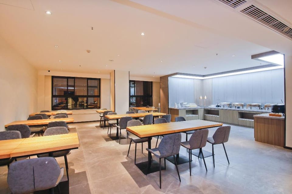 Hanting Hotel Xi'an Bianjiacun Metro Station Hotel in Xian