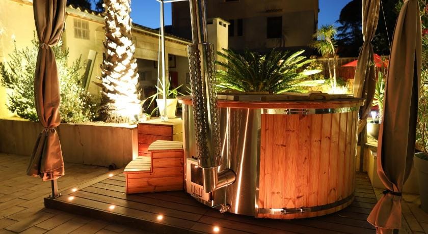 Maison Dix Bed and Breakfast in Occitanie