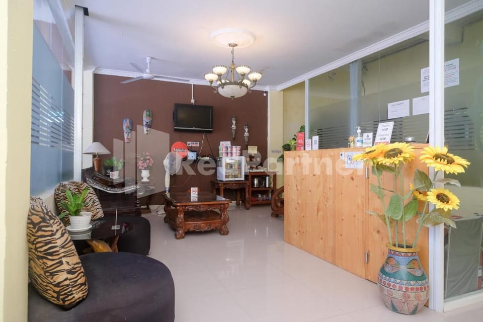 Travelista Homestay near GOR Candradimuka Semarang Mitra RedDoorz Hotel in Indonesia