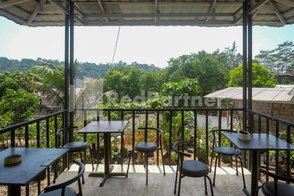 Travelista Homestay near GOR Candradimuka Semarang Mitra RedDoorz Hotel in Indonesia