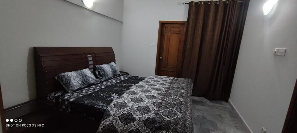 Apartment 2 Bed Lounge Kitchen 55"TV fast wifi F10 Apartment in Islamabad
