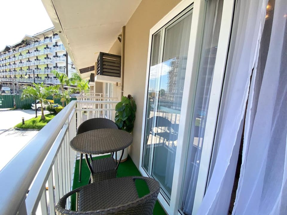 AMANI 133 | Near Mactan Airport w/ 100 Mbps WIFI Apartment in Lapu-Lapu City