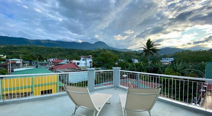 Victoria's B & B Apartment in Puerto Galera