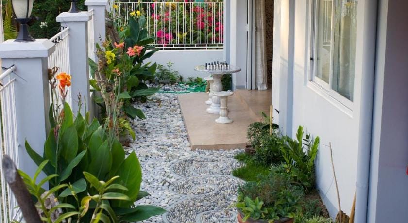 Victoria's B & B Apartment in Puerto Galera