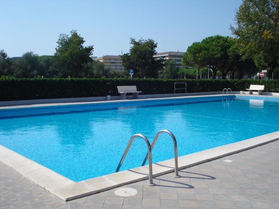 Great Apartment With Swimming Pool - Fantastic Location Apartment in Porto Santa Margherita