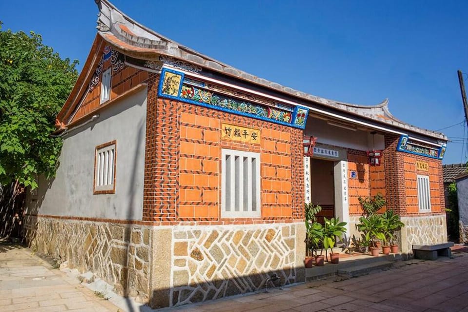 Horseshoe Crab Cottage (金門鱟墅古厝民宿包棟民宿) Bed and Breakfast in Xiamen