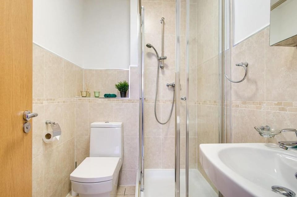 Green Velvet*****huge discounts/Free Parking Apartment in Birmingham
