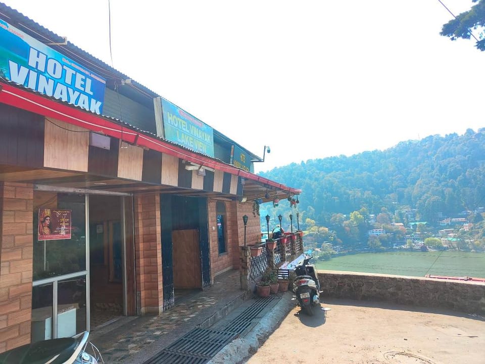 Goroomgo Vinayak Lake View Near Mall Road Nainital Hotel in Uttarakhand