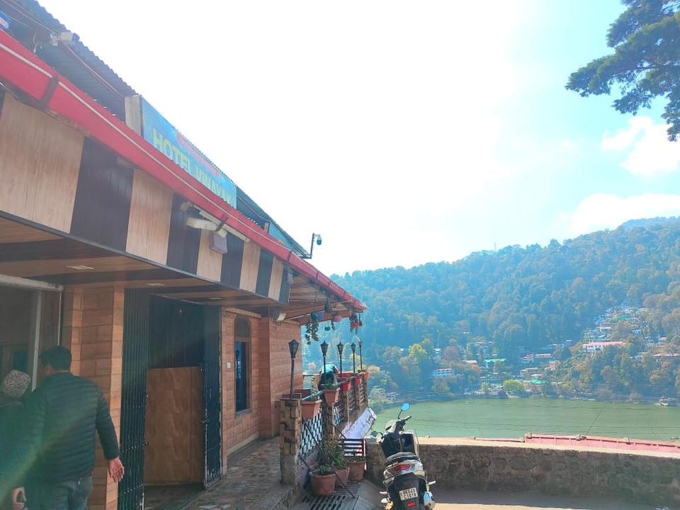 Goroomgo Vinayak Lake View Near Mall Road Nainital Hotel in Uttarakhand