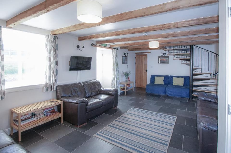 Bunk House - 4 Bedroom - Llangennith Country House in Wales