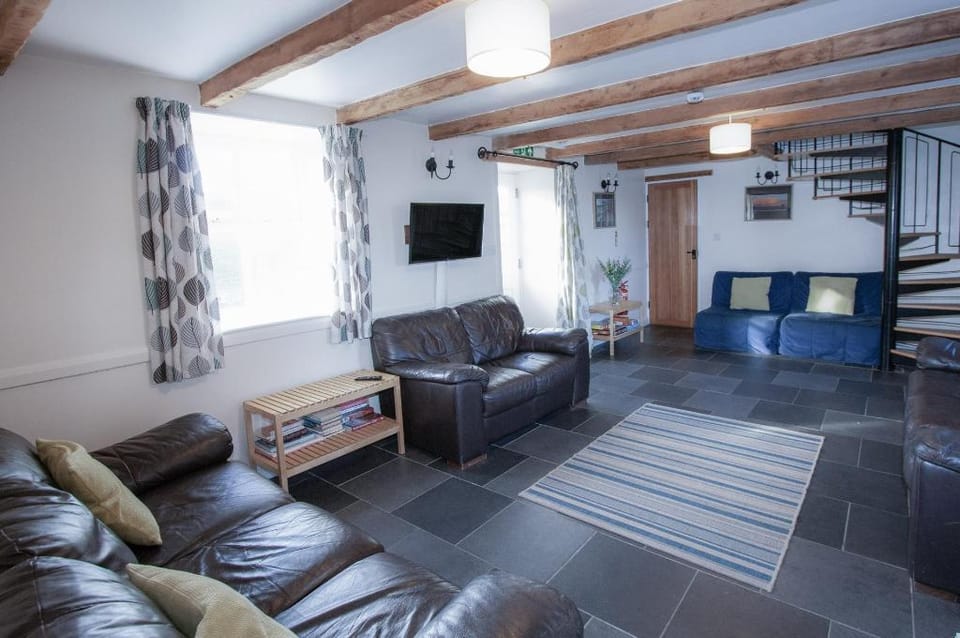Bunk House - 4 Bedroom - Llangennith Country House in Wales