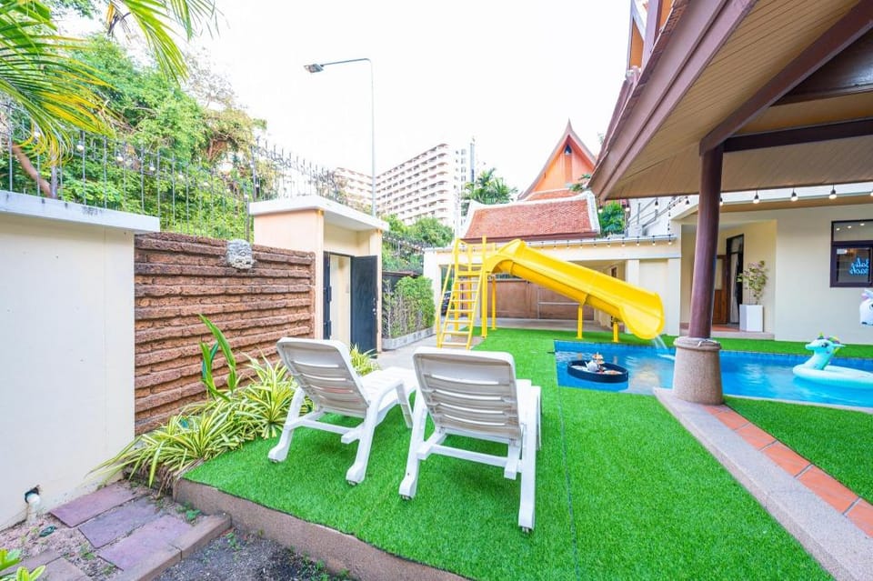 Bali Beach Pool Villa  Villa in Pattaya City