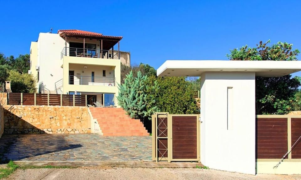 Secret Escape Villa with Heated Pool and Jacuzzi Villa in Crete