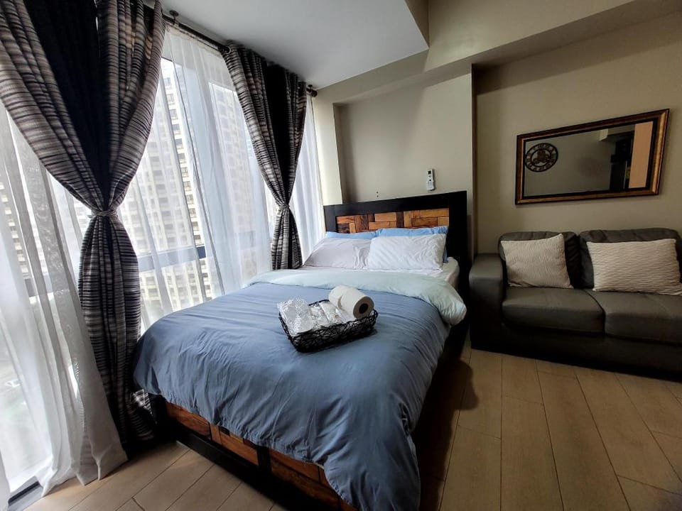 Andy's Place  Eastwood City tower 1 Vacation rental in Pasig