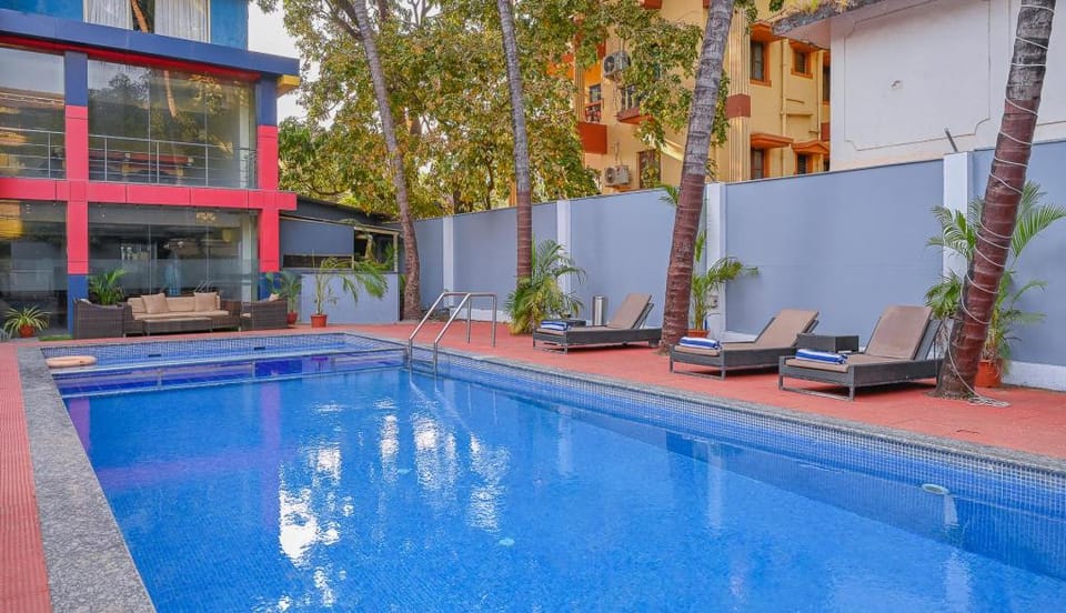 Resort The Karishma Grand Hotel in Calangute