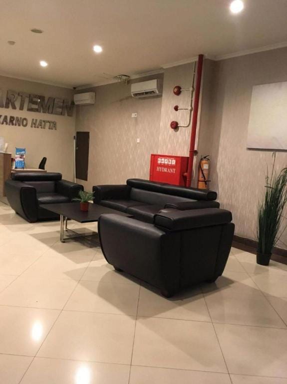 Executive room apartemen soekarno hatta free wifi  Apartment in East Java