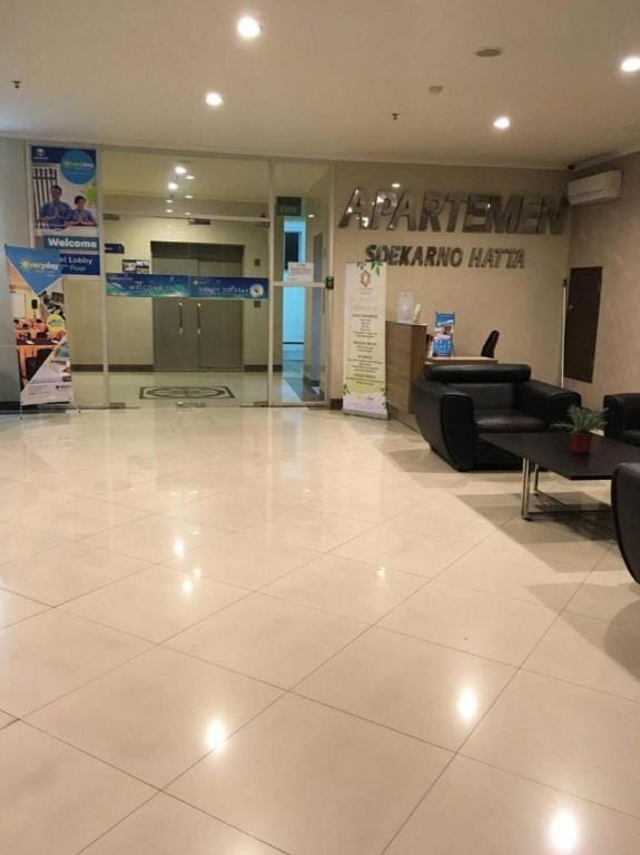 Executive room apartemen soekarno hatta free wifi  Apartment in East Java