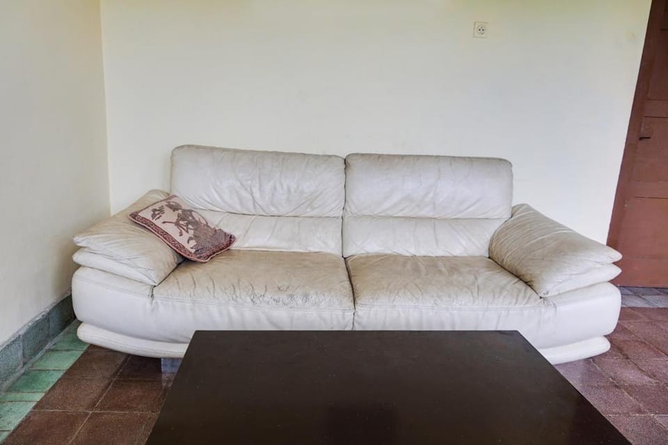 OYO Life 92087 Griya Nurainy Hotel in East Java