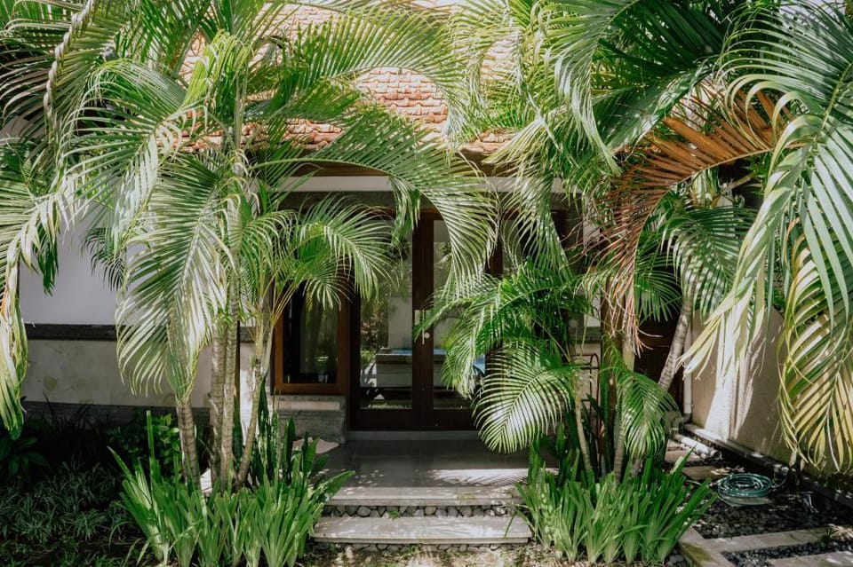 Villa Linda, Canggu – 3BR Pool, 3min to FINNS Villa in North Kuta