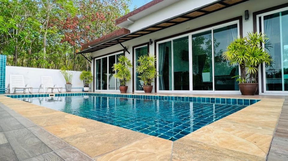 W现代精致-2间套房/泳池别墅/超大花园/拉威/查龙/villa Apartment in Chalong