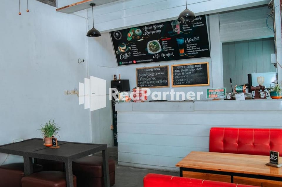 Flamboyan Asri Syariah RedPartner near Kampung Inggris Pare Hotel in East Java