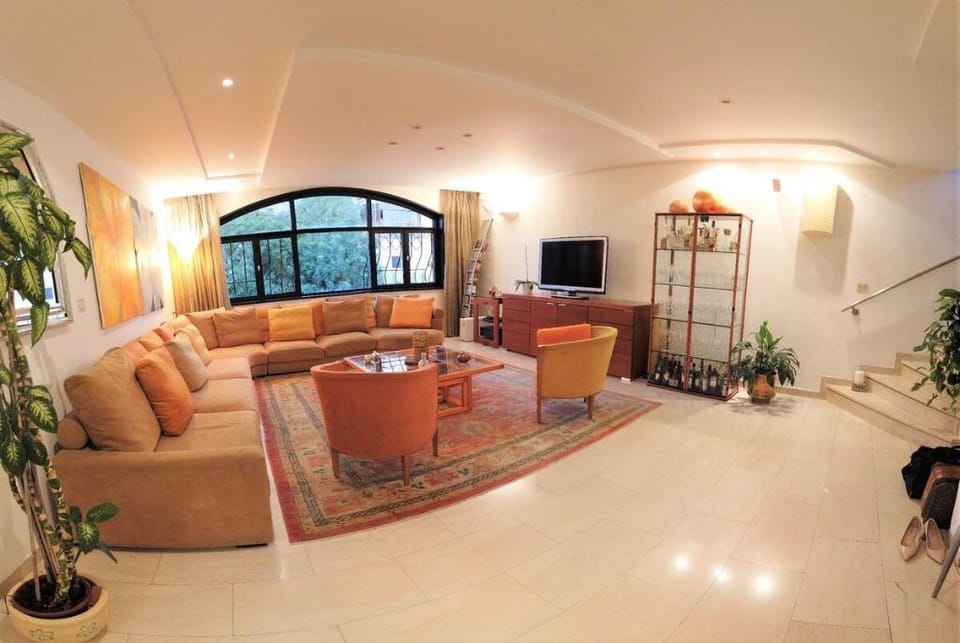 Unique Penthouse  With a Gorgeous Roof Top Apartment in Jerusalem