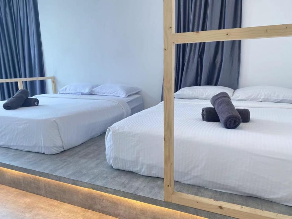Atlantis-A34-8pax Pool View/5 min To Town JonkerSt Apartment in Malacca
